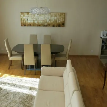 Luxury Cream Apartmán